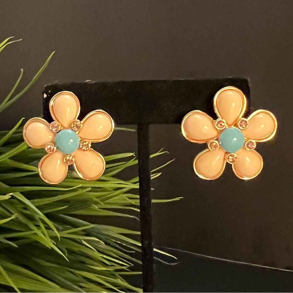 NEW Joan Rivers Flower Blossom Button Earrings - Picture 2 of 7